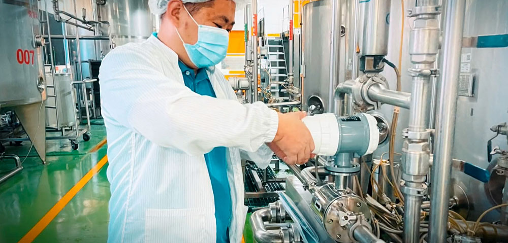 เครื่องวัดอัตราการไหลแบบไตรแคลมป์สำหรับระบบกระบวนการที่ถูกสุขอนามัย tri-clamp flow meters for hygienic process systems